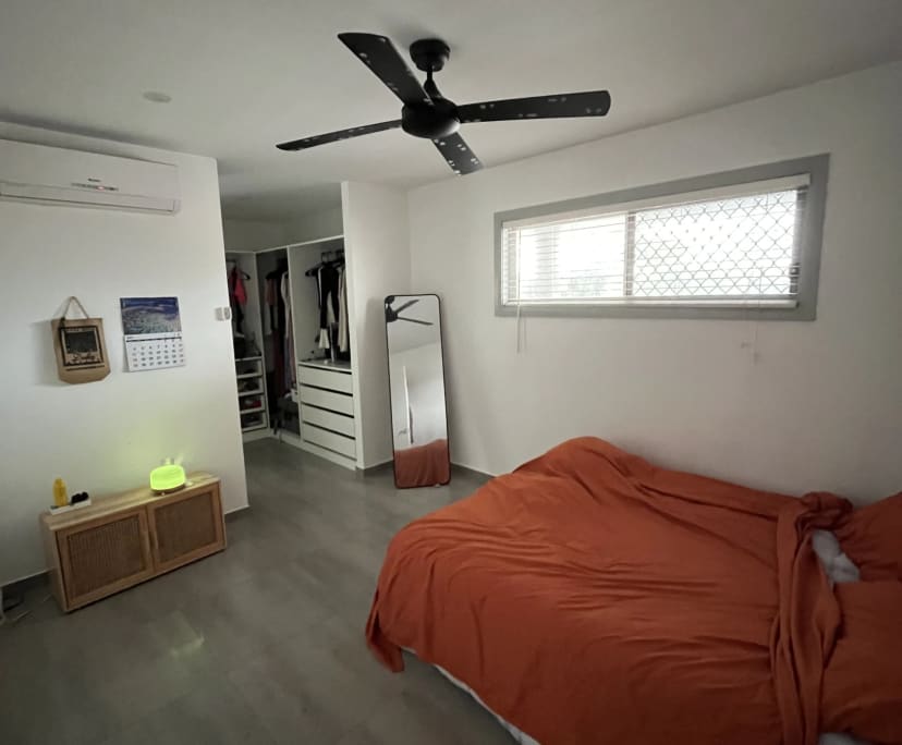 Furnished room with ensuite in a flatshare