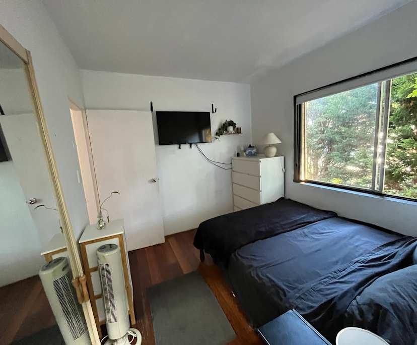 Furnished room in a flatshare
