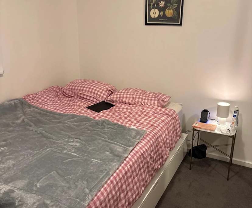 Furnished room in a flatshare