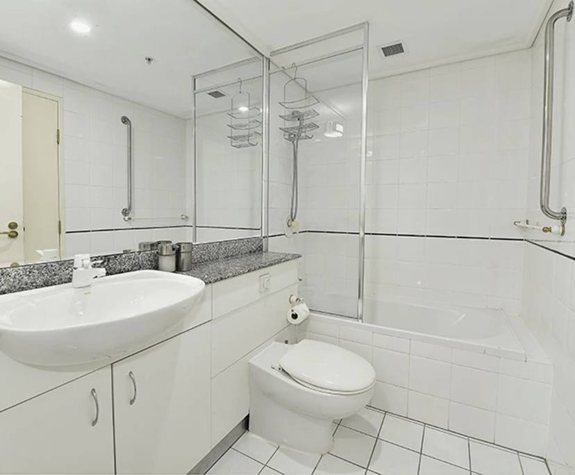 $1,395, Whole-property, 3 bathrooms, Melbourne VIC 3000