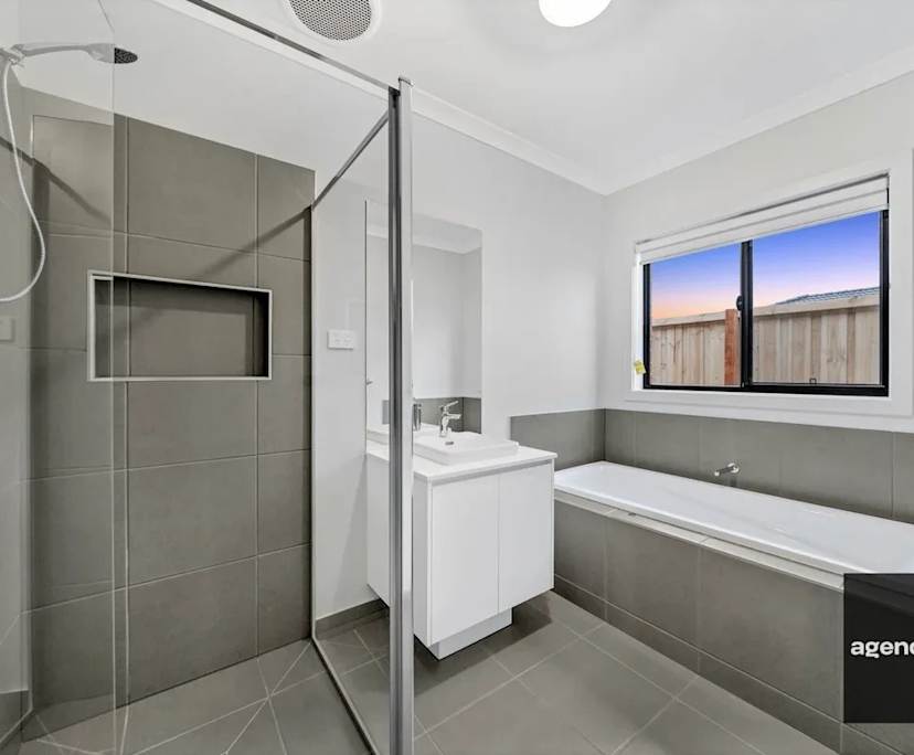 $220, Share-house, 4 bathrooms, Mambourin VIC 3024