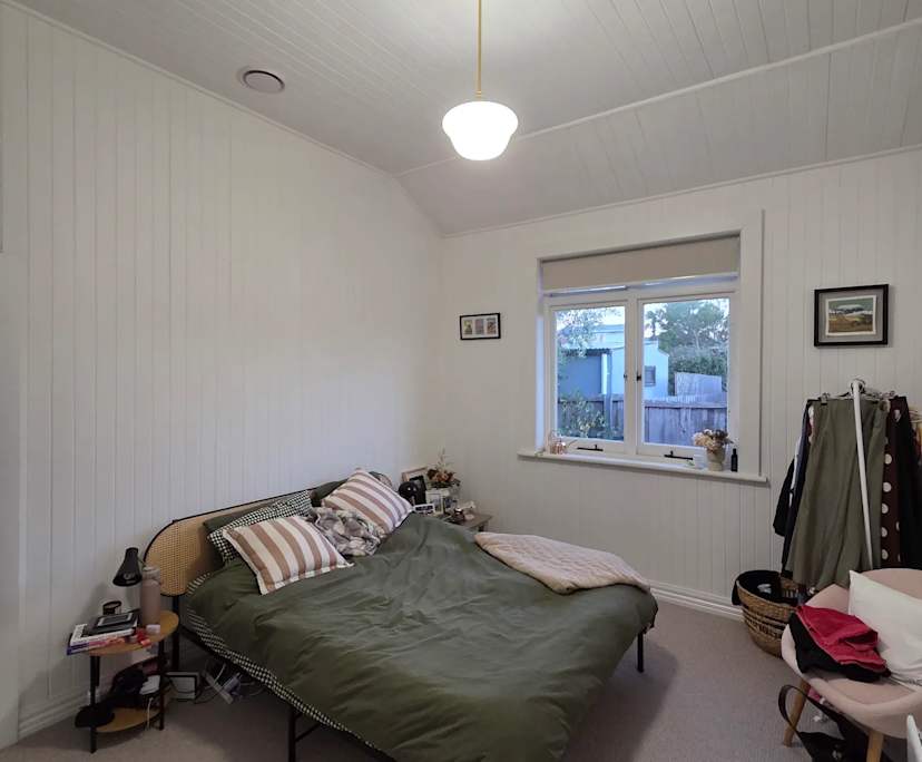 Room in a share house