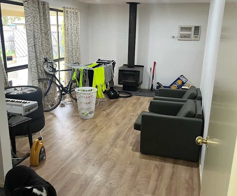 $200, Share-house, 3 bathrooms, Melton South VIC 3338