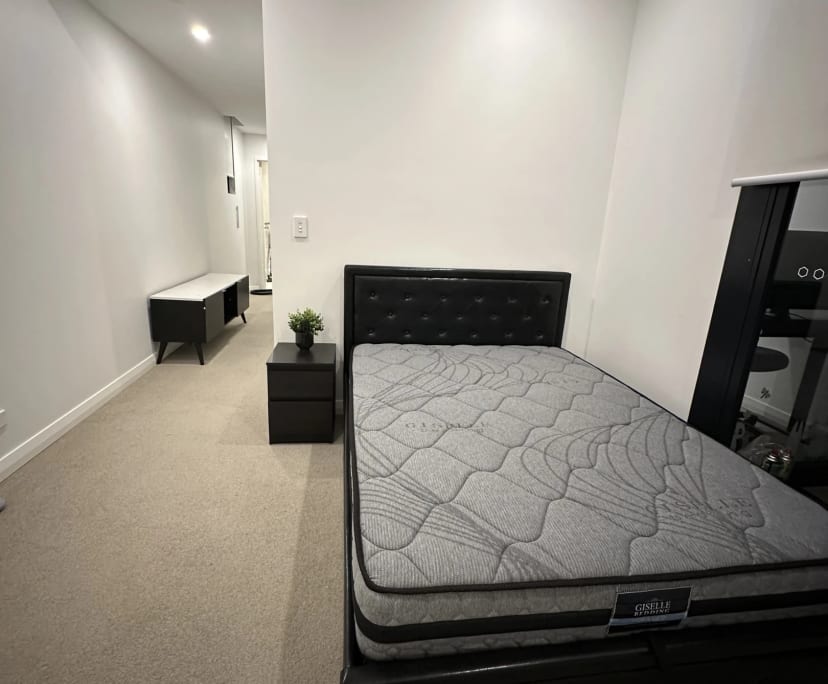 Furnished room with ensuite in a flatshare