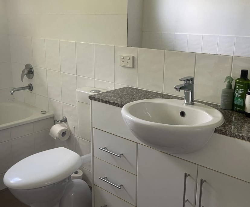 $350, Flatshare, 3 bathrooms, Cannonvale QLD 4802