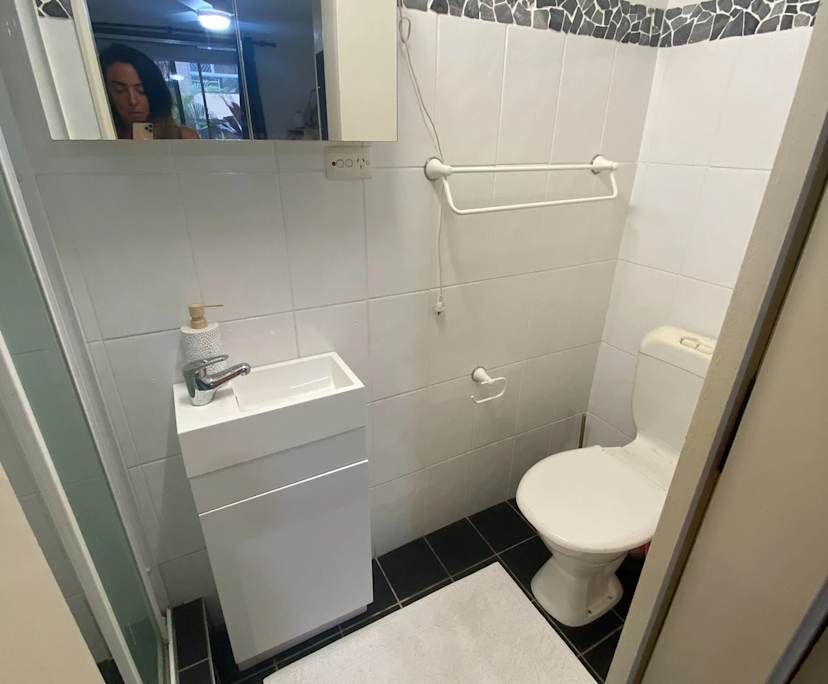 Furnished room with ensuite in a flatshare