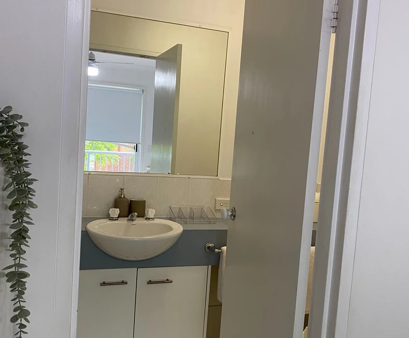 Furnished room with ensuite in a flatshare