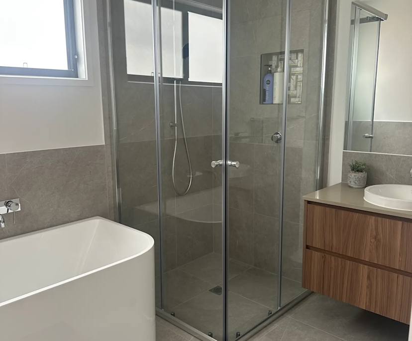 Unfurnished room with own bathroom