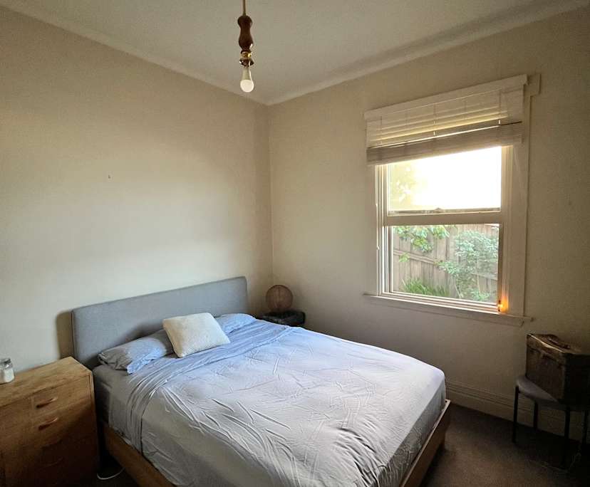 Room in a share house