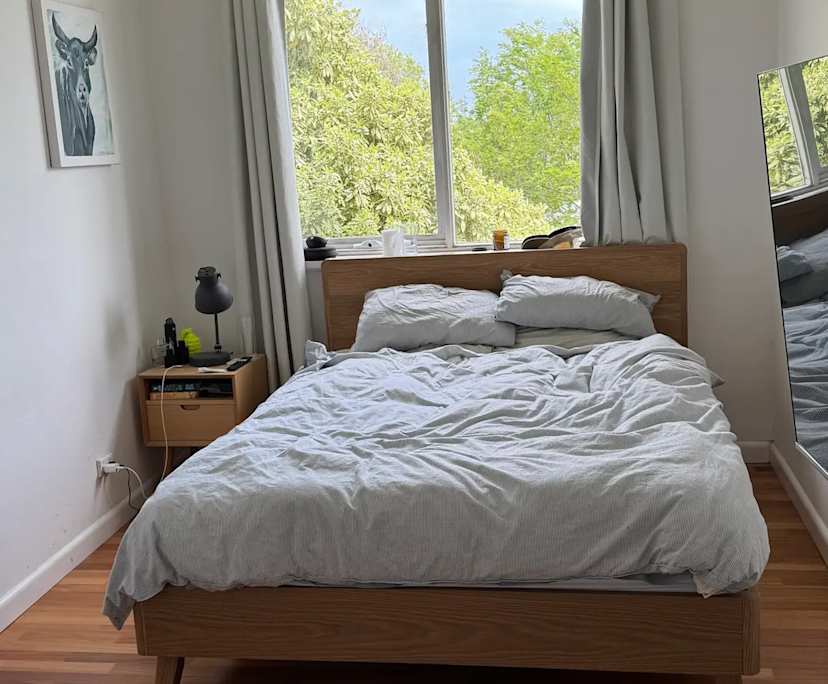 Unfurnished room in a flatshare