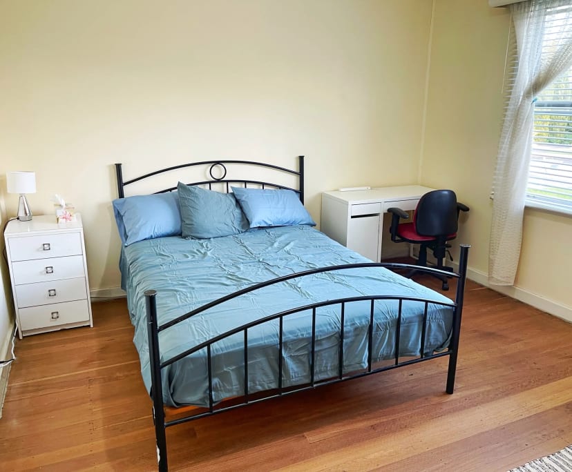 Room in a share house