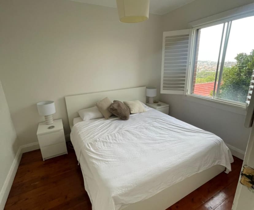 Furnished room in a flatshare