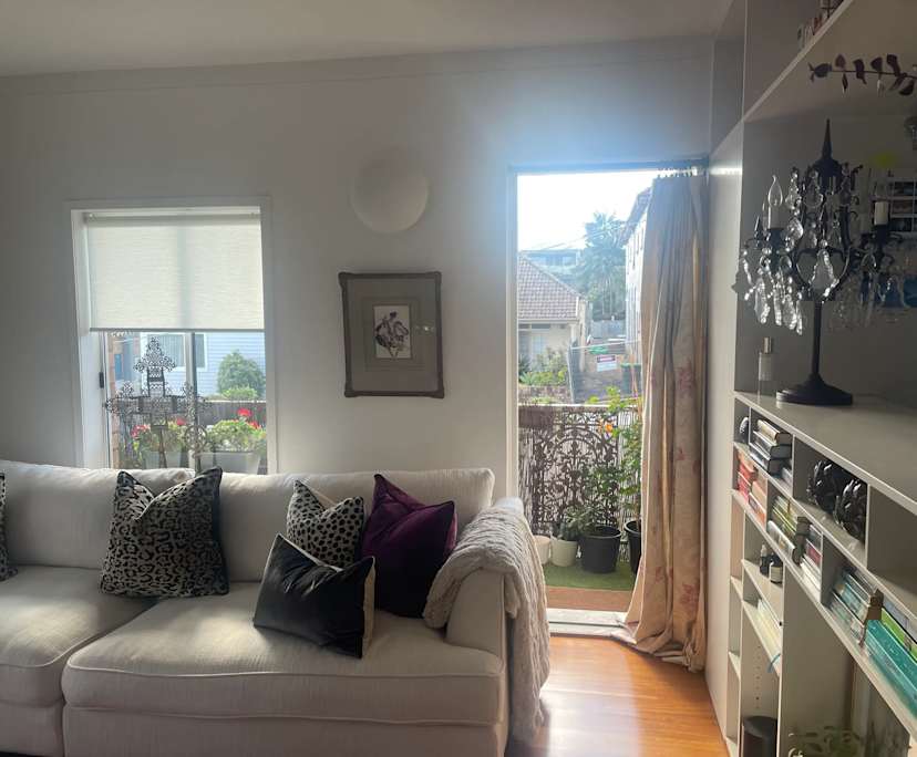 Furnished room in a flatshare