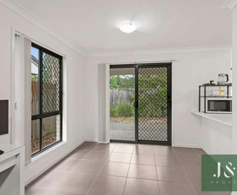 Unfurnished room with own bathroom