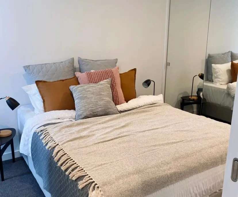 Furnished room with ensuite in a flatshare