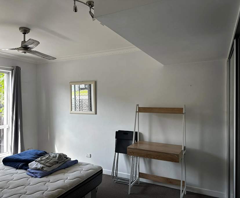 Room in a share house