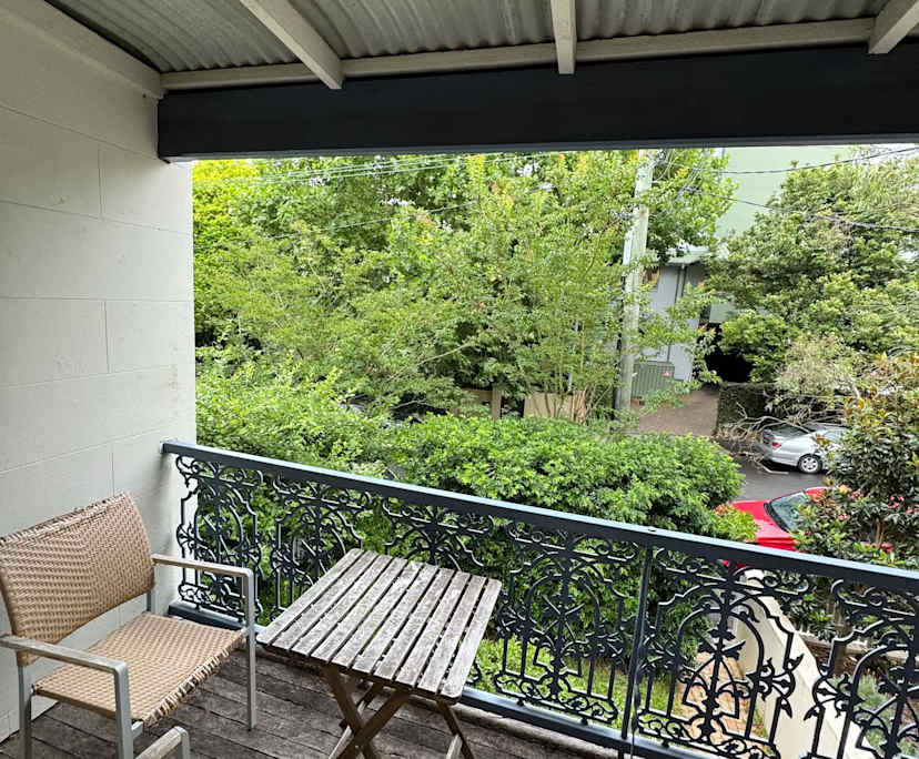 Furnished room in a flatshare