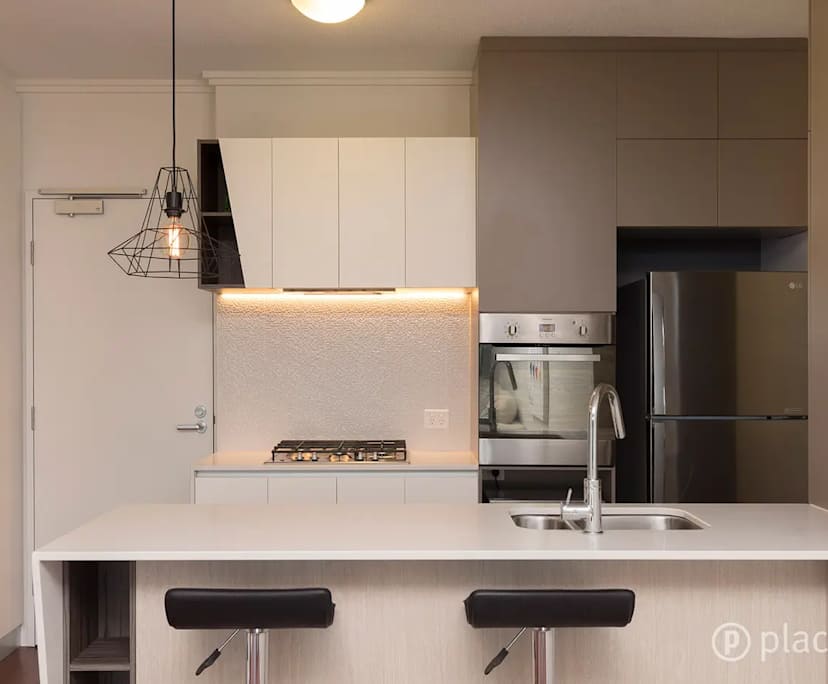 $355, Flatshare, 2 bathrooms, Kangaroo Point QLD 4169