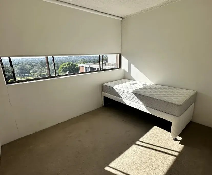 Unfurnished room in a flatshare