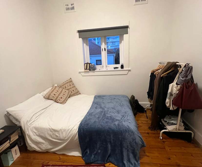 Furnished room in a flatshare