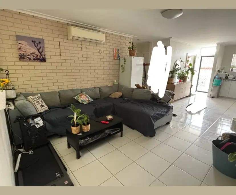 Furnished room in a flatshare
