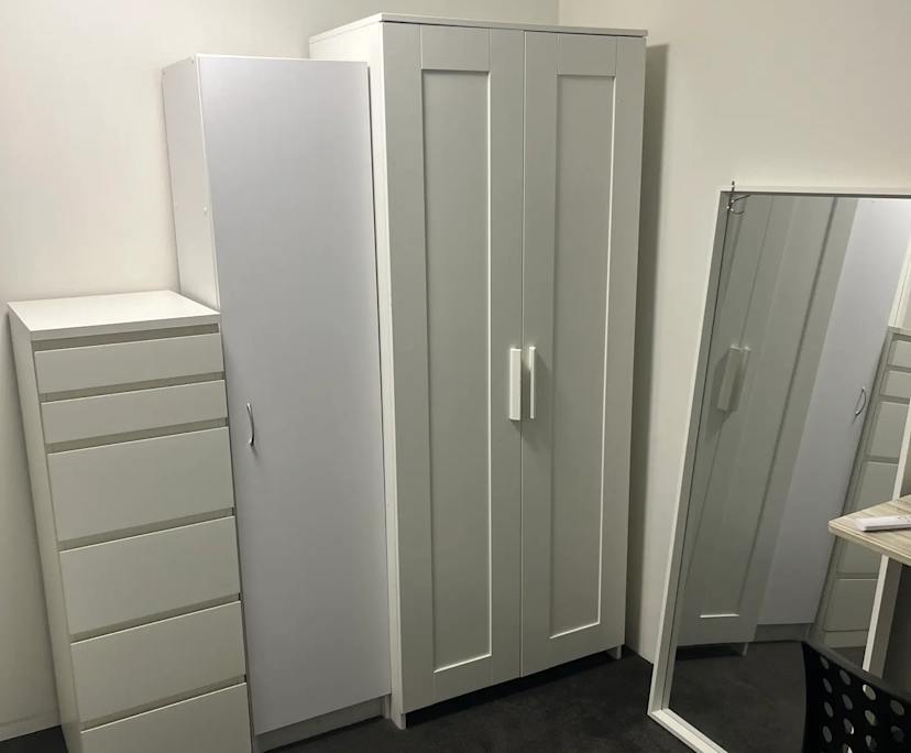 Furnished room in a flatshare