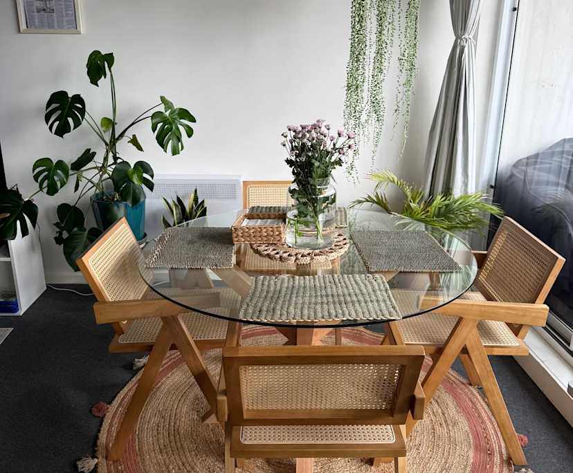 Furnished room in a flatshare