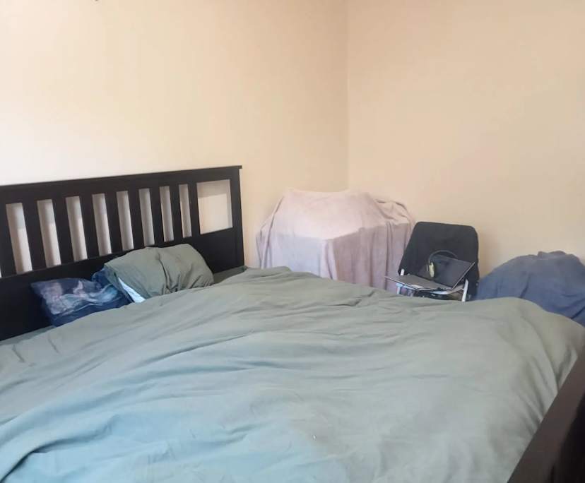 Room in a share house