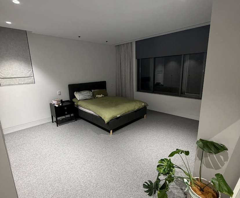 Furnished room with ensuite in a flatshare