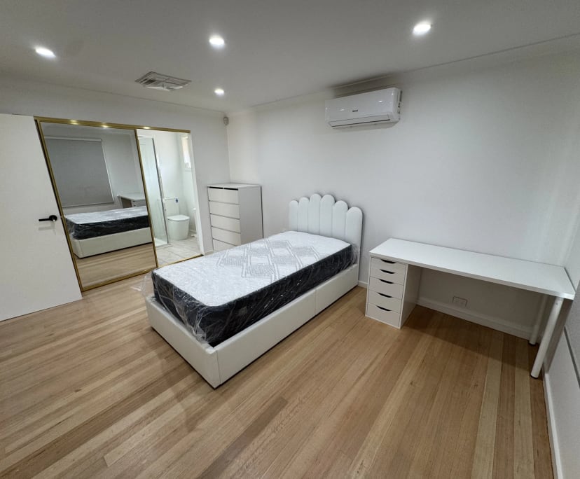 Furnished room in a share house