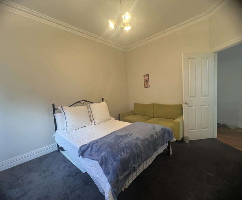 Room in a share house