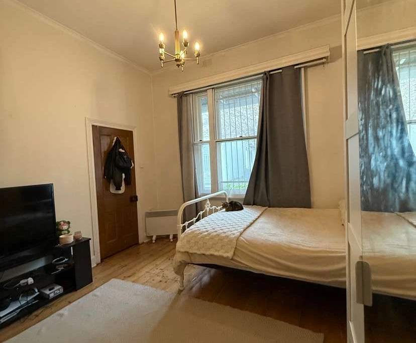 Room in a share house
