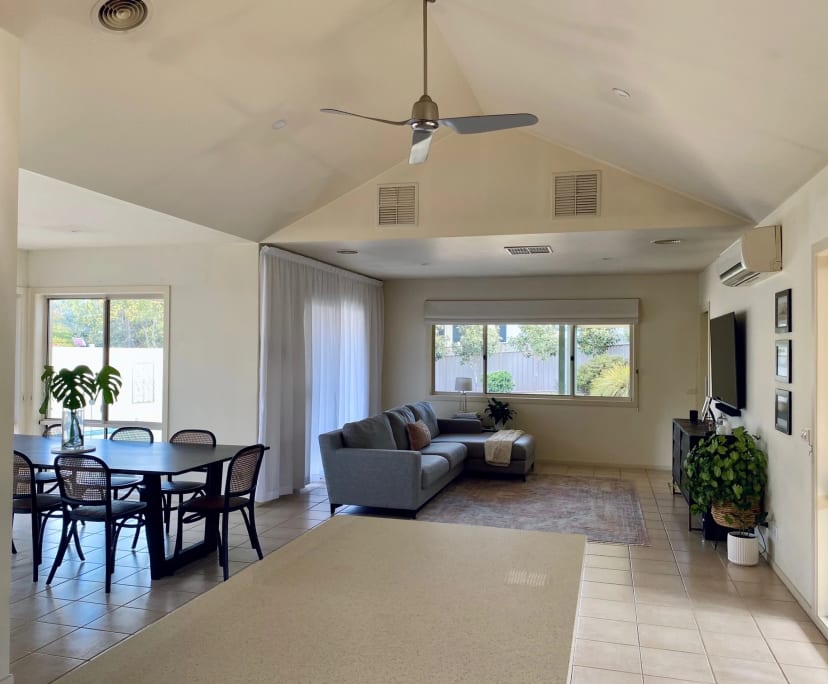 Room for Rent in Wodonga, VIC 300, Furnished, Own...