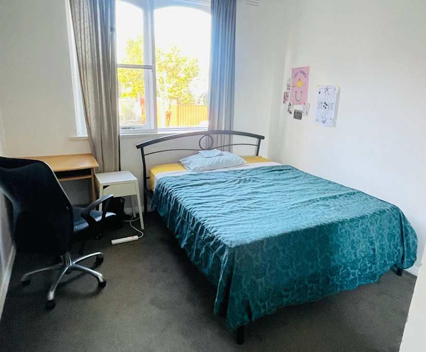 Furnished room in a flatshare