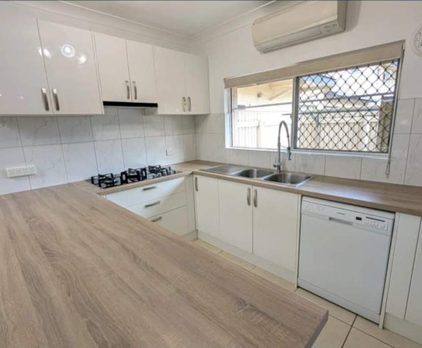 Furnished room with ensuite in a flatshare