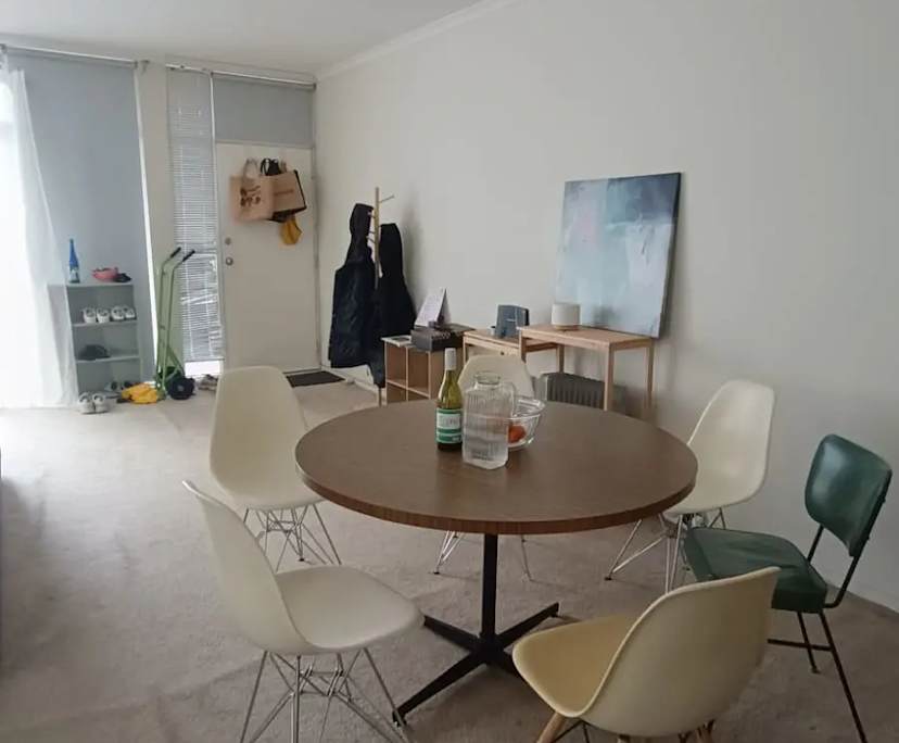 Furnished room in a flatshare