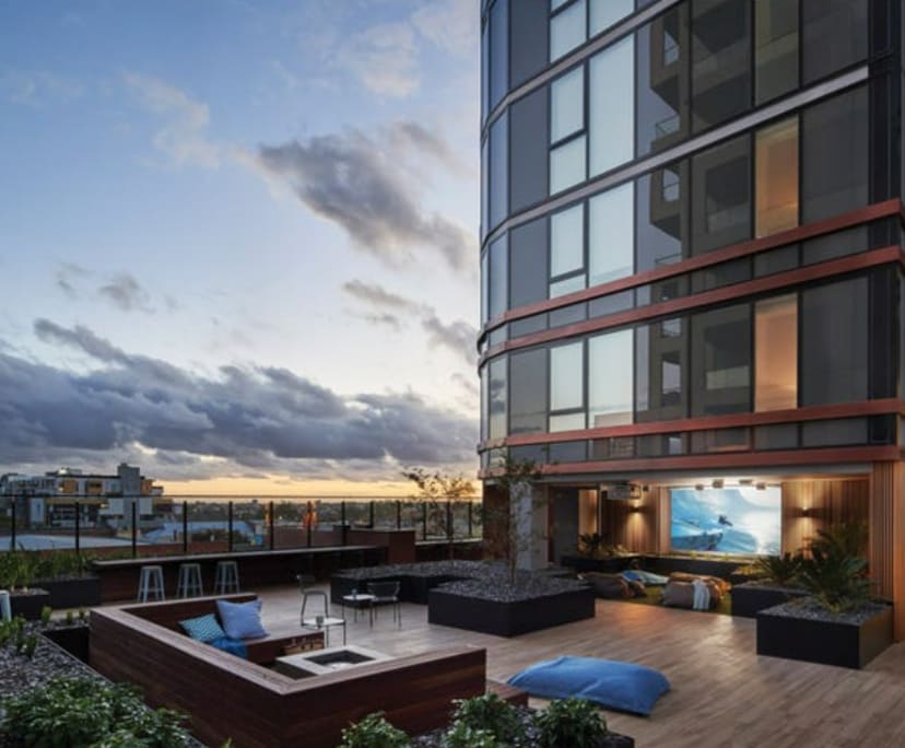 Furnished room with ensuite in a flatshare