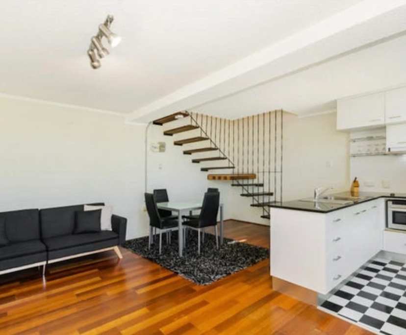 Furnished room with ensuite in a flatshare