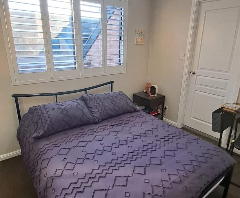 Furnished room with ensuite in a flatshare
