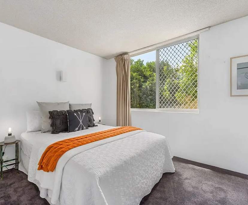 Room in a share house