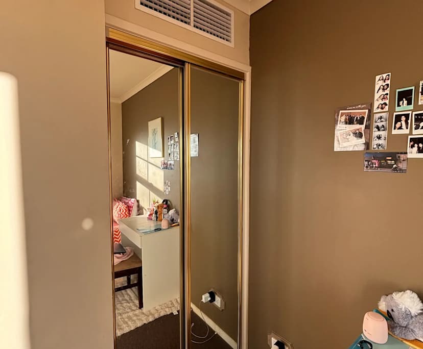Furnished room in a flatshare
