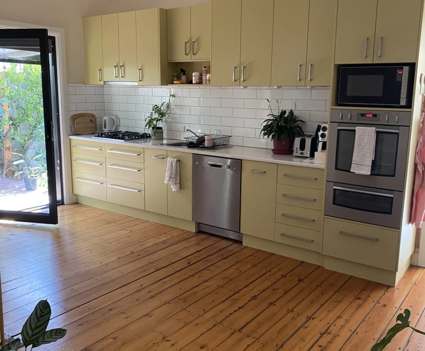 Room in a share house