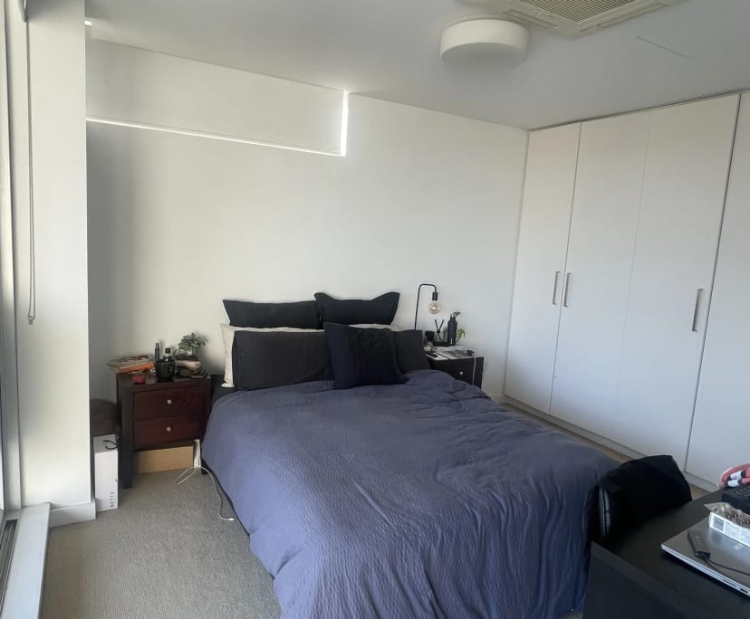 Furnished room with ensuite in a flatshare