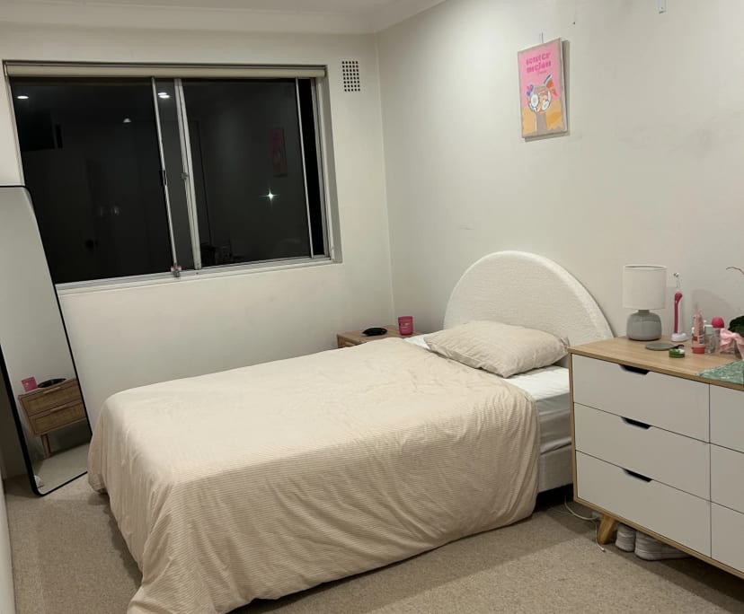 Furnished room in a flatshare