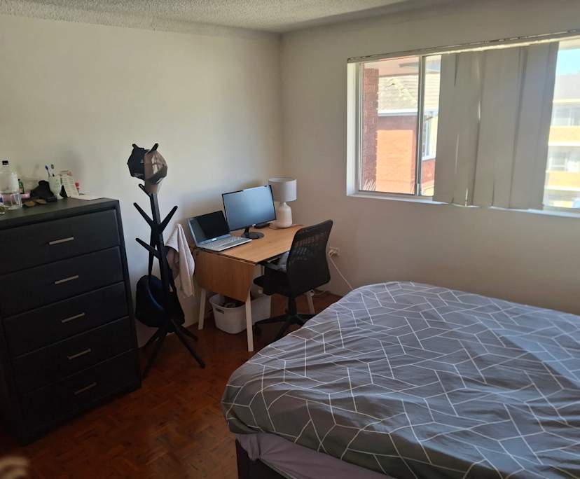 Furnished room in a flatshare