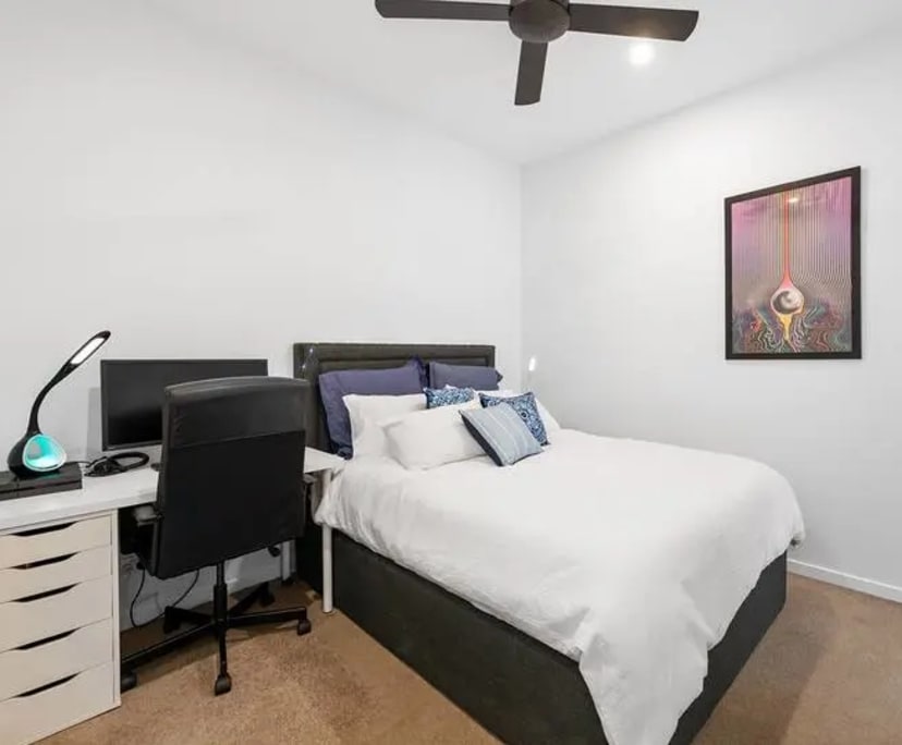 Furnished room in a flatshare
