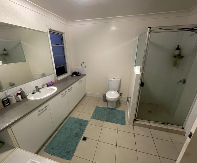 $250, Share-house, 2 bathrooms, Alexandra Headland QLD 4572