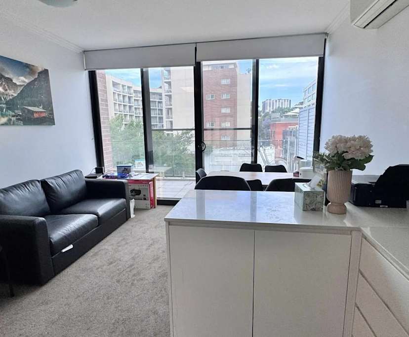 Furnished room with ensuite in a flatshare