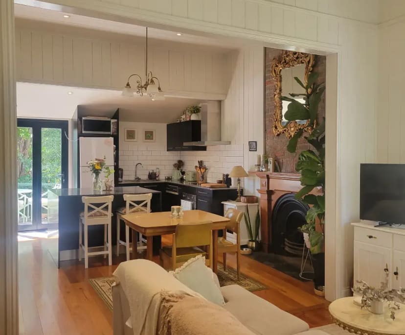 Room for Rent in Teneriffe, Brisbane 300, Furnish...