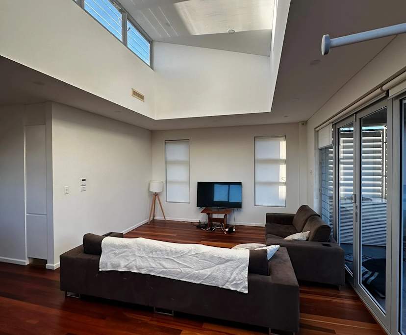 Furnished room with ensuite in a flatshare